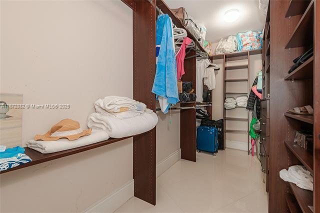 Building Photo - 16001 Collins Ave