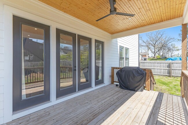 Building Photo - 6107 Cowden Ave