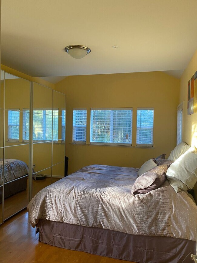 Building Photo - Spacious Ground-Floor 3BD/2BA Condo in Prime Scotts Valley Location