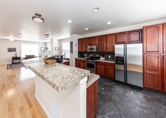 Building Photo - Downtown 3 Bedroom Townhome with 2 Car Garage