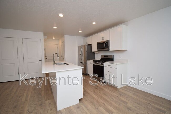 Building Photo - 397 N Buoy Ln