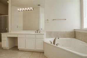 Building Photo - 4055 Victory Dr
