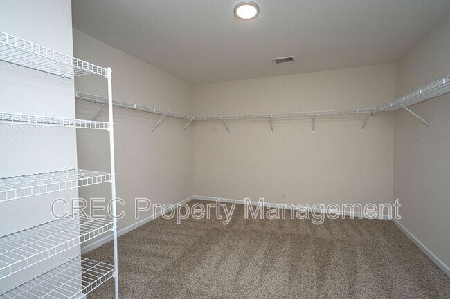 Building Photo - 201 Bigleaf Ct