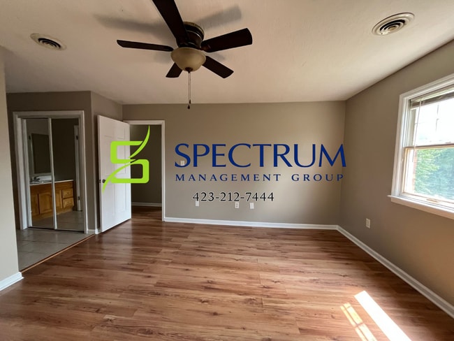Building Photo - 723 White Oak Cir