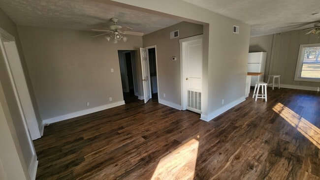 Building Photo - 5930 S New Hope Rd