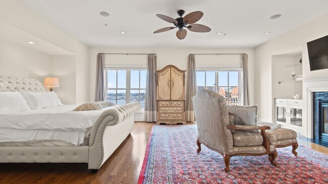 Building Photo - Waterfront living in the heart of Canton!