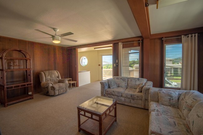 Living Room - 94-872 Lumiholoi St
