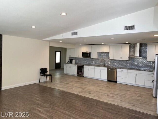 Building Photo - 2047 Westwind Rd
