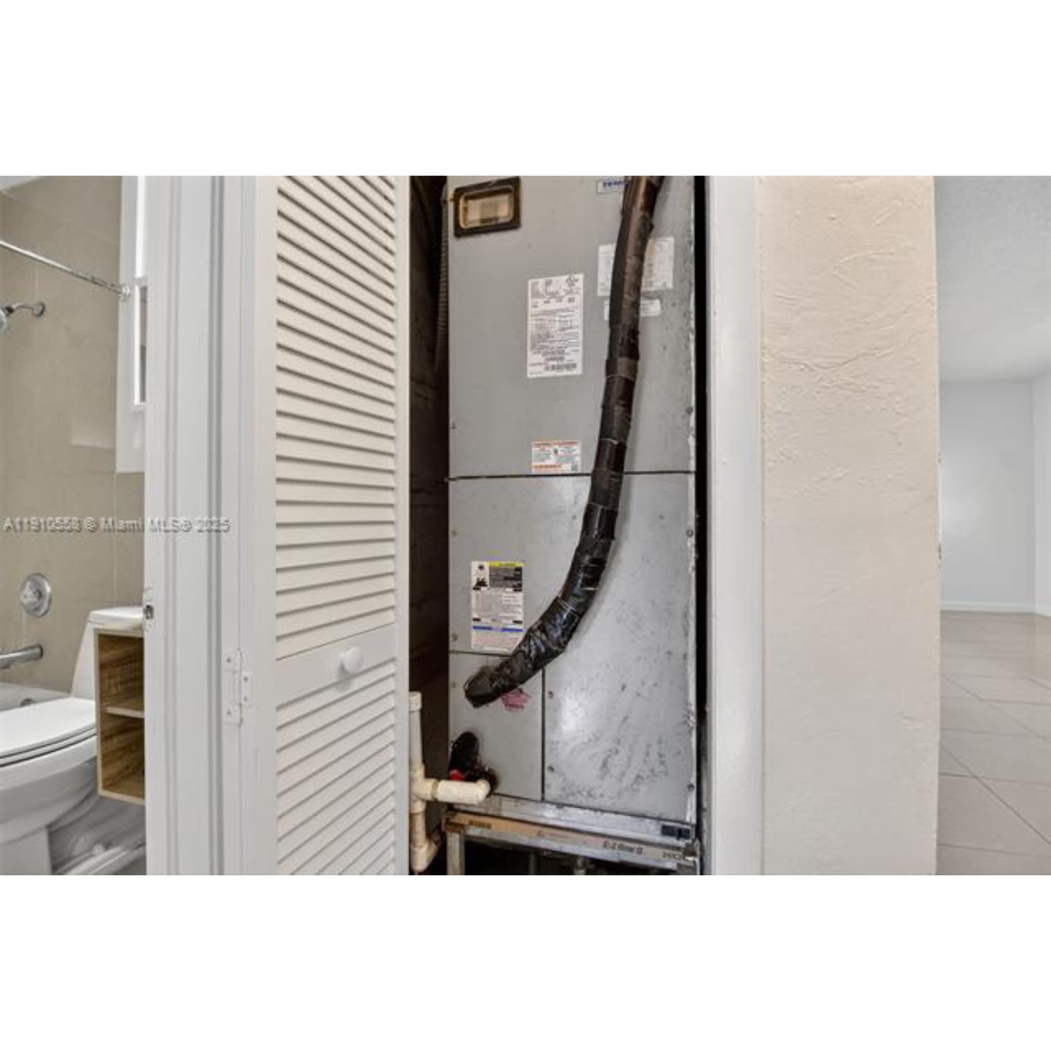 Building Photo - 2744 SW 23rd Ter