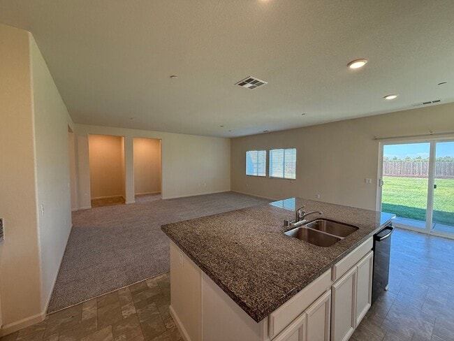 Building Photo - Single story home in with large backyard!