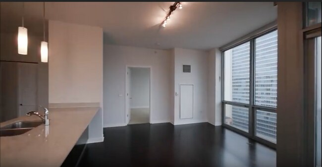Building Photo - 740 N Sedgwick St