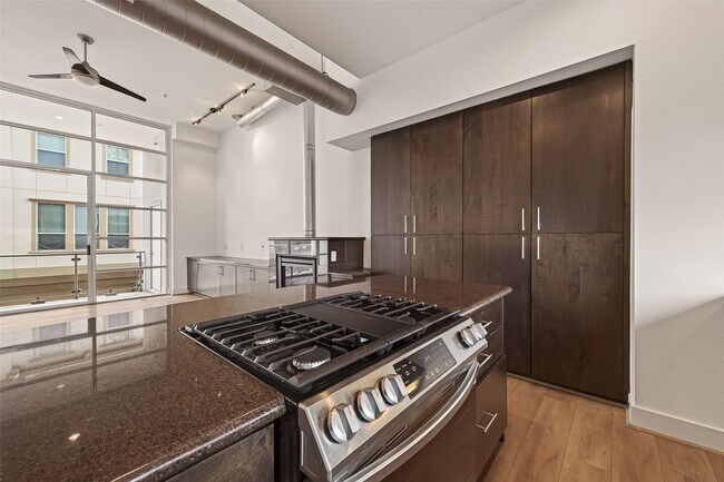 Building Photo - 6014 Fairdale Ln