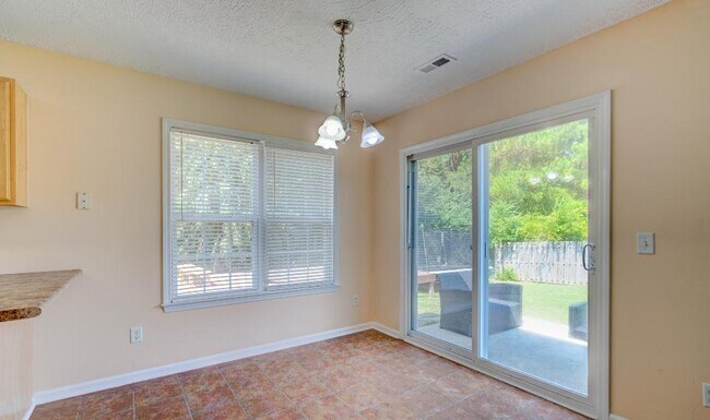 Building Photo - 9480 Huckabee Dr NE