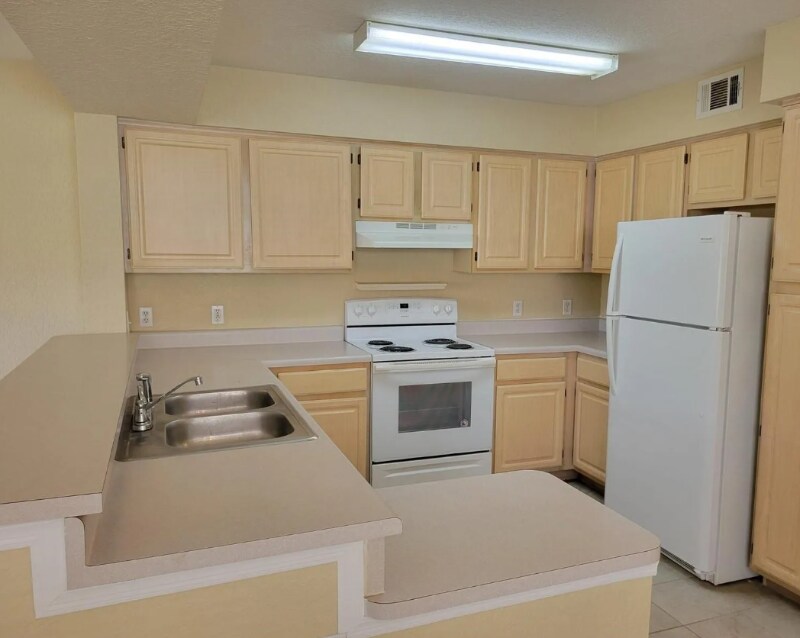 Building Photo - 14037 Fairway Island Dr