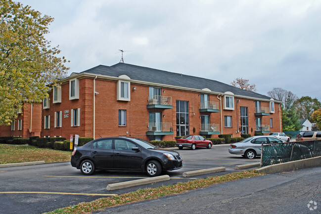 Building Photo - Woodhall Apartments