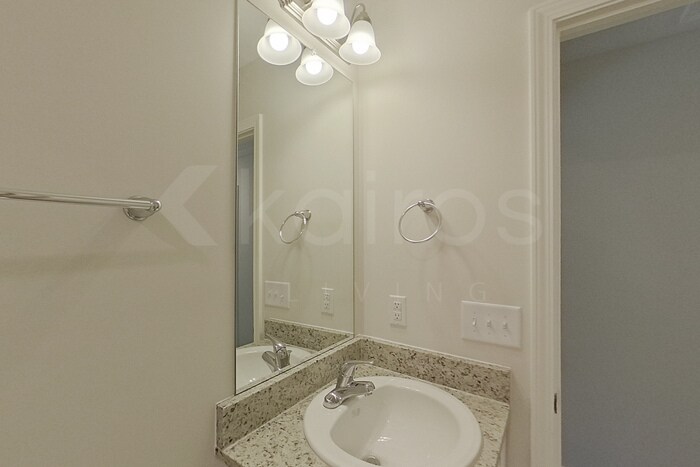 Building Photo - 114 Live Oak Dr