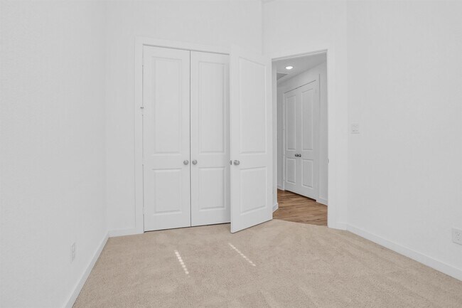 Building Photo - 256 Sky Top Dr