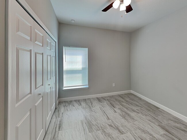 Building Photo - 1002 Dampierre Ct