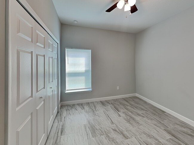 Building Photo - 1004 Dampierre Ct