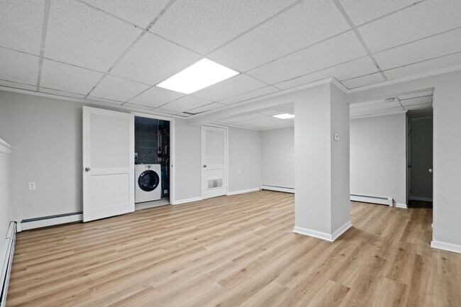 Building Photo - 215 Oak Ave