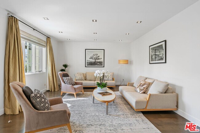 Building Photo - 443 N Palm Dr