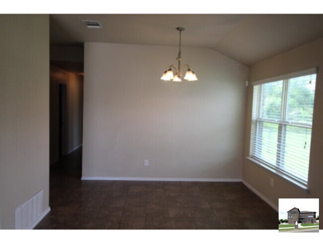 Building Photo - 917 Brookview Dr