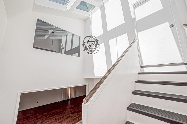 Building Photo - 15030 St Cloud Dr