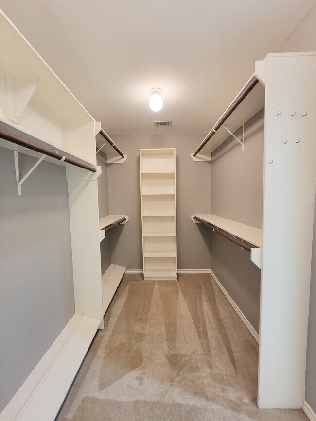Building Photo - 309 Rolling Hills Dr W