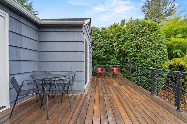 Building Photo - 6718 SW 36th Ave