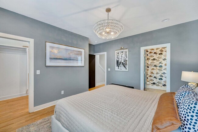 Building Photo - 2716 Delaware Ave