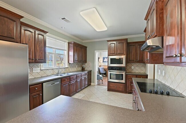 Building Photo - 401 Clear Creek View
