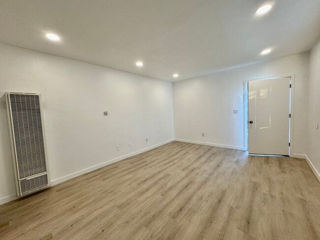 Building Photo - 906 Harkness Ln