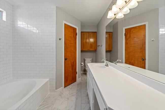 Building Photo - 1000 Arcadia Ave