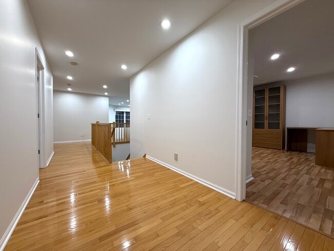 Building Photo - 362 Town Pl Cir