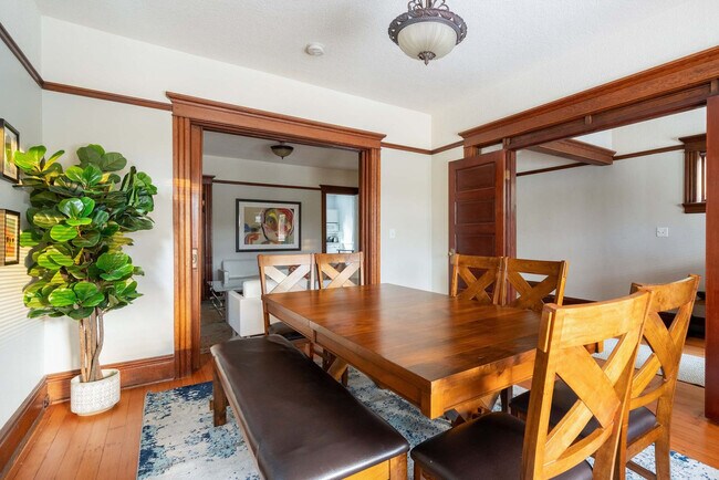 Building Photo - 26 NE 11th Ave