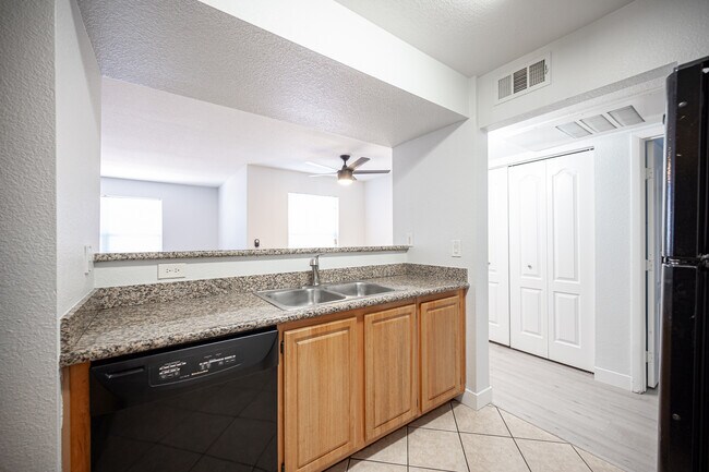 Building Photo - 5055 W Hacienda Ave