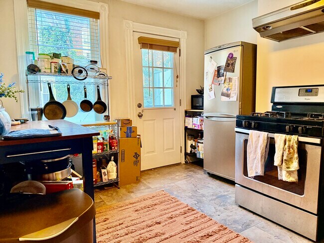 Building Photo - 49 St Germain St