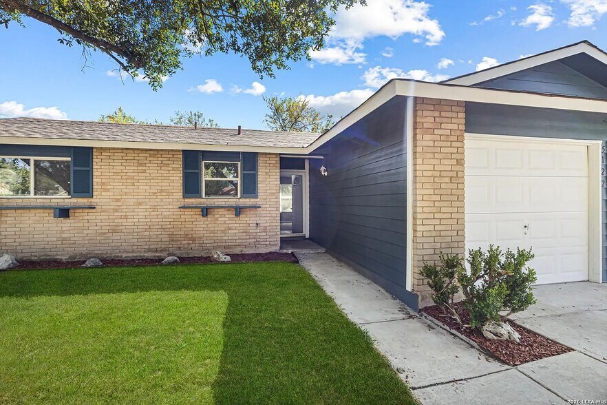Building Photo - 5122 Binz Engleman Rd