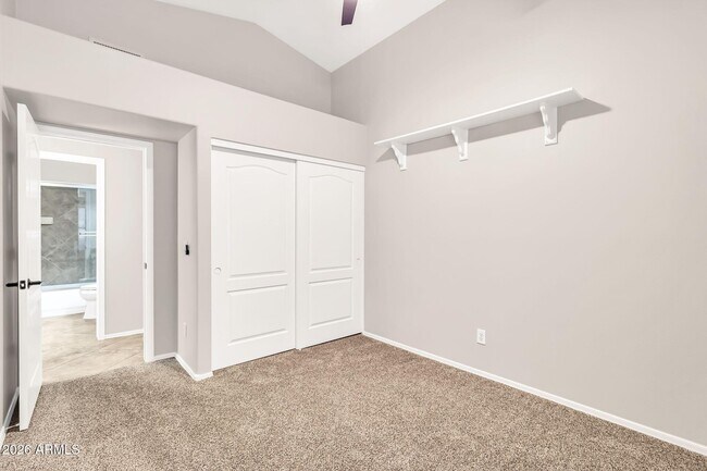 Building Photo - 1113 E Betsy Ln