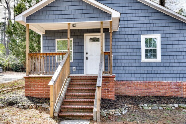 Building Photo - Charming 2 Bedroom/1 Bathroom Cottage in Central Augusta