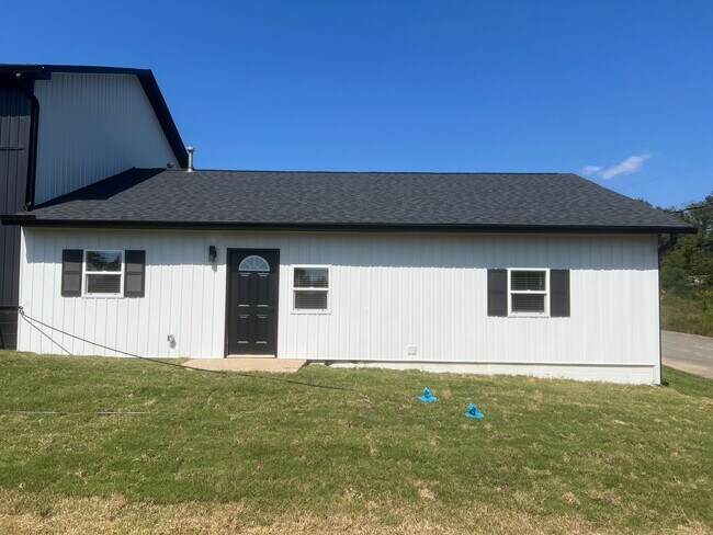 Primary Photo - 2162 Airport Rd