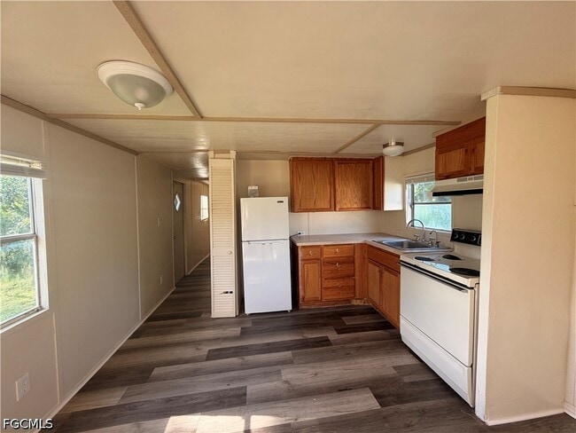 Building Photo - 7838 Ebson Dr