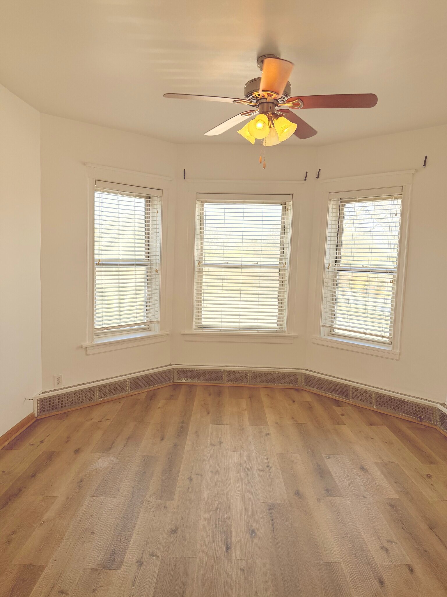 Building Photo - 1539 W 71st St