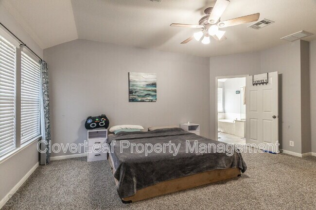 Building Photo - 2806 Cascade Mist