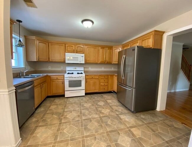 Building Photo - 37 Glen Ave