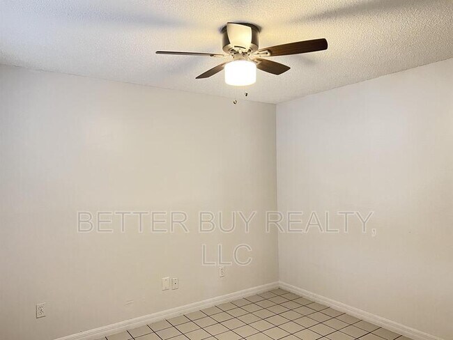 Building Photo - 25 Plainview Dr