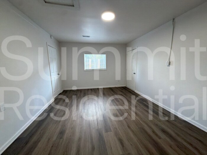 Building Photo - 327 Laclede St