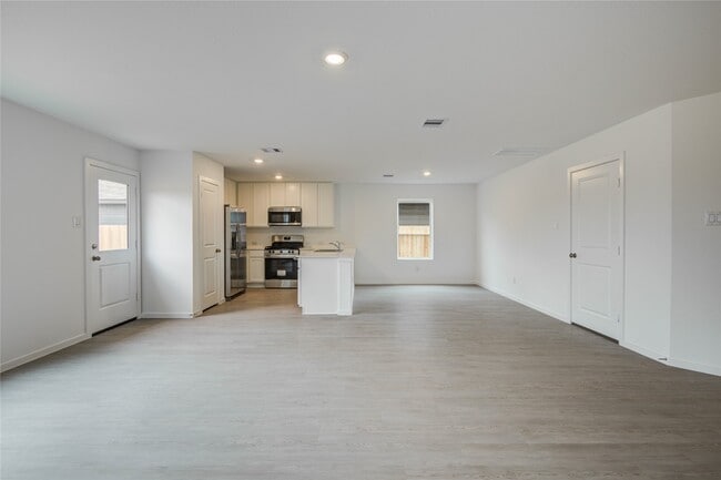 Building Photo - 19747 US-59