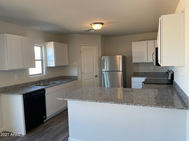 Building Photo - 250 W Bobcat Ct