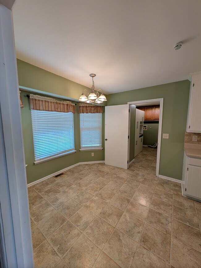 Building Photo - 229 Telford Dr